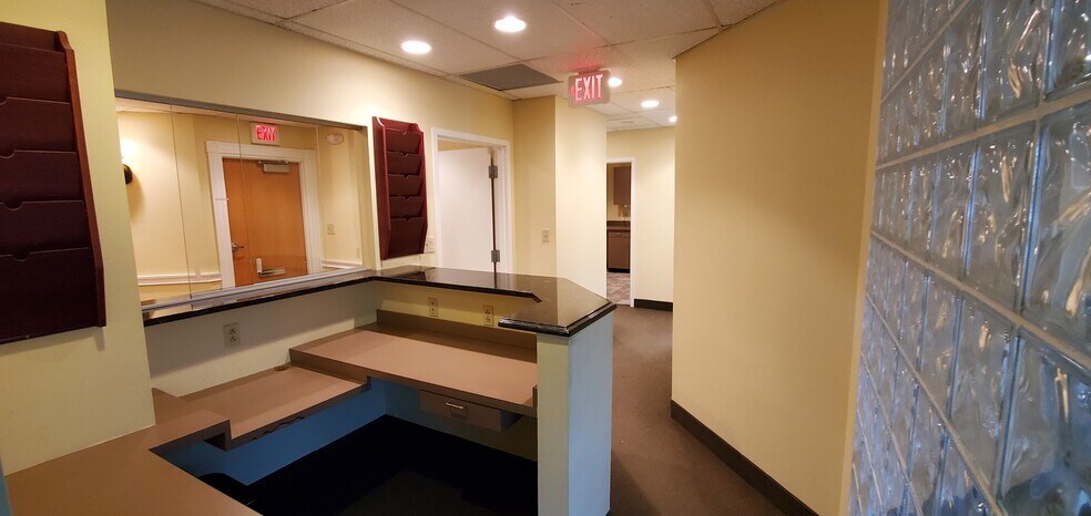 More Photos Of 955 Main St, Winchester Medical For Lease