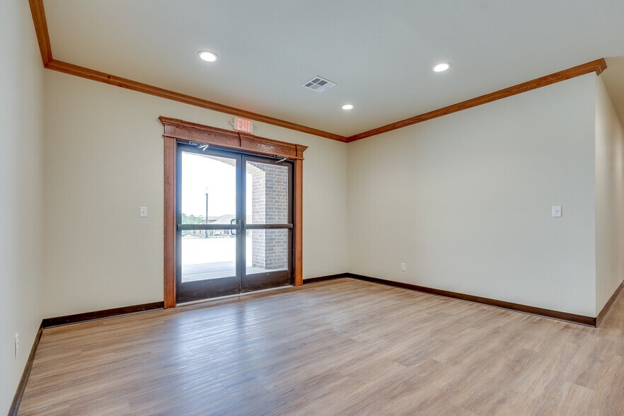 More Photos Of 710 Colony Dr, Ada Office For Lease