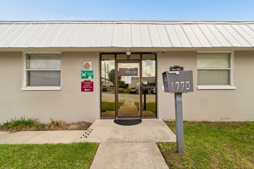 More Photos Of 1760-1770 Calumet St, Clearwater Warehouse For Lease