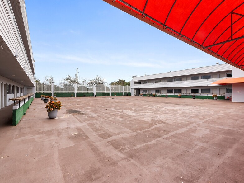 More Photos Of 1299 E Oakland Park Blvd, Oakland Park Office For Sale