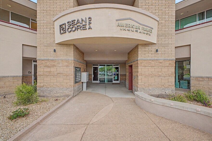 More Photos Of 565 W Chandler Blvd, Chandler Office For Lease