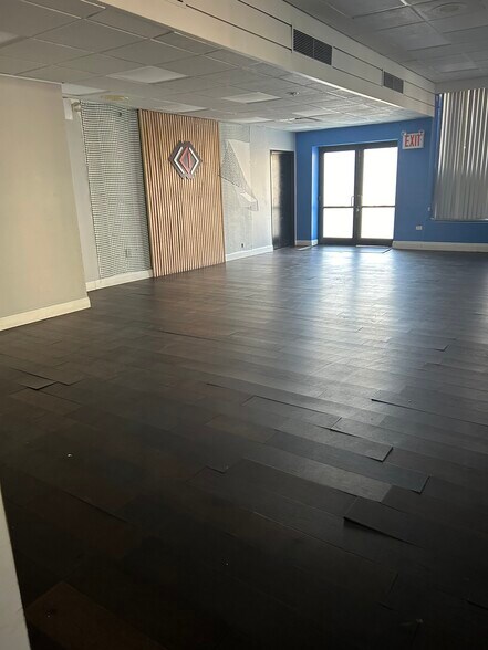 More Photos Of 5104 31st Ave, Woodside Office For Lease
