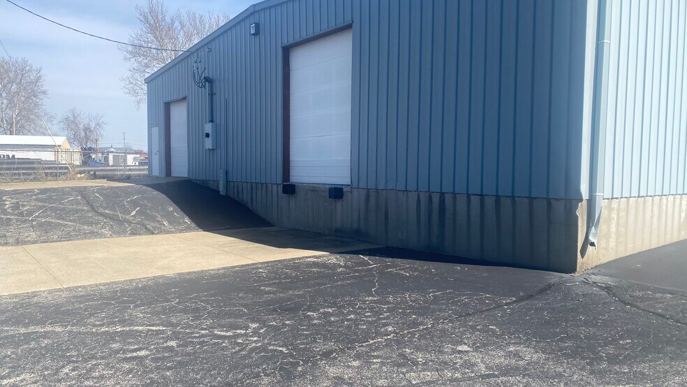 More Photos Of 4301 Bridgeton Industrial Dr, Bridgeton Flex For Lease