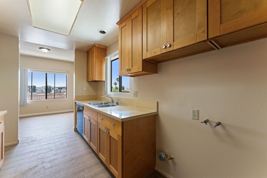 More Photos Of 201 N Belmont St, Glendale Apartments For Sale