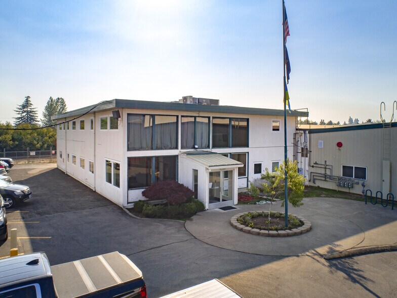 More Photos Of 630 SW Walnut St, Hillsboro Warehouse For Sale