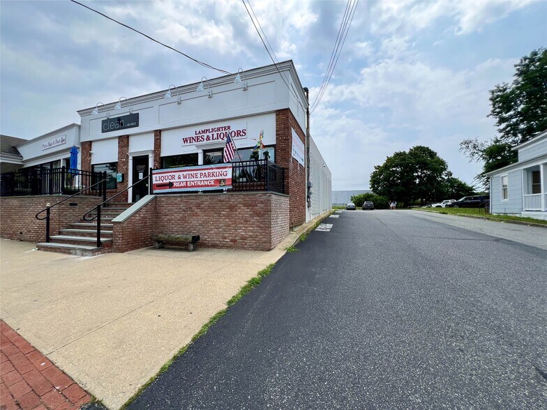 More Photos Of 26-28 Jagger Ln, Southampton Freestanding For Sale