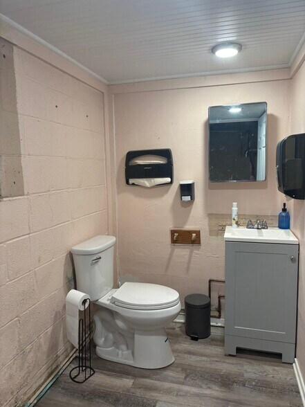 More Photos Of 2055 S Main St, Akron Office For Lease