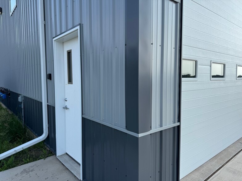 More Photos Of 26681 483rd Ave, Rowena Warehouse For Lease