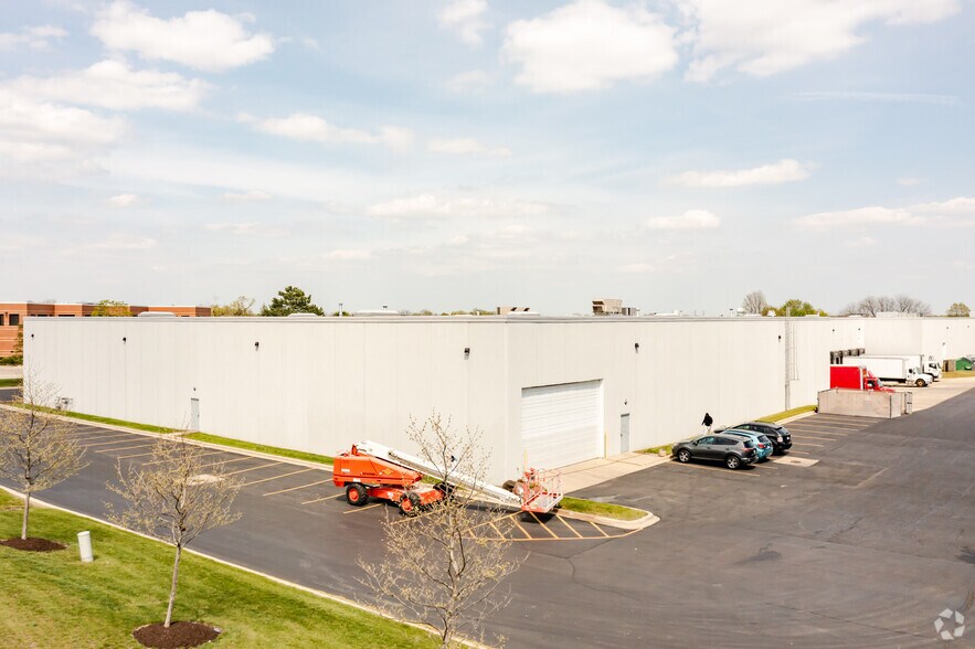 More Photos Of 699-701 Regency Dr, Glendale Heights Warehouse For Lease