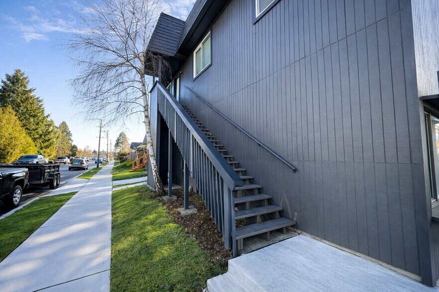 More Photos Of 2102 S 12th St, Tacoma Office Residential For Sale