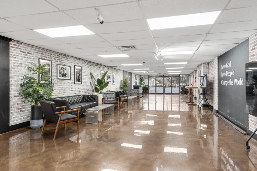 More Photos Of 310 Coles Ferry Pike, Lebanon Religious Facility For Lease