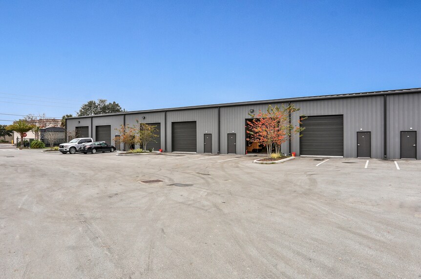 More Photos Of 3625 Rogero Rd, Jacksonville Warehouse For Lease