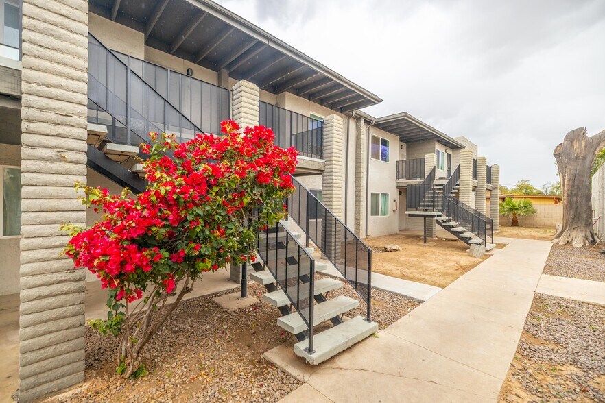 More Photos Of 5820 W Claremont St, Glendale Apartments For Sale