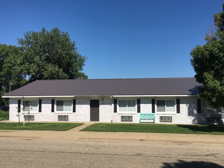 More Photos Of 211 1st St Ne, Halliday Hotel For Sale