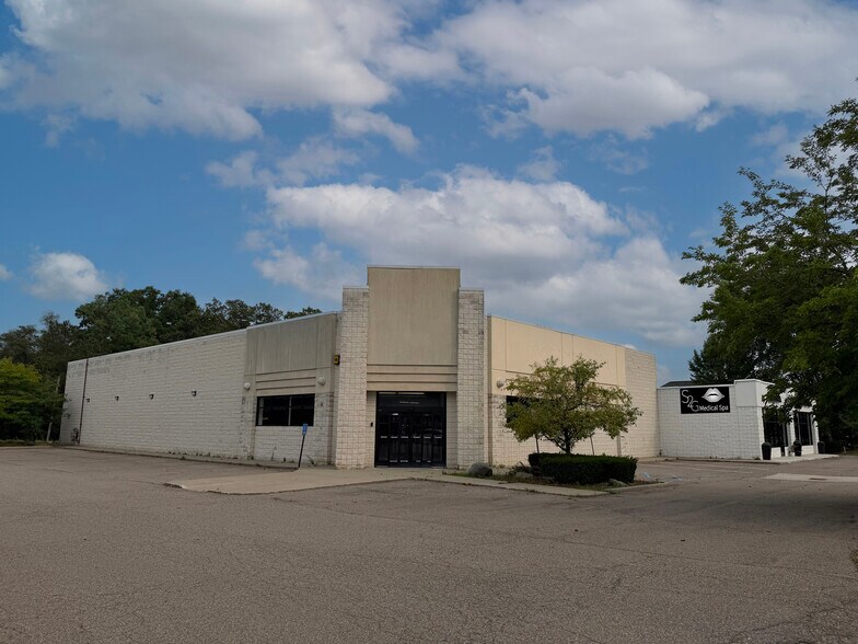 Primary Photo Of 3053-3063 Union Lake Rd, Commerce Township Storefront For Sale