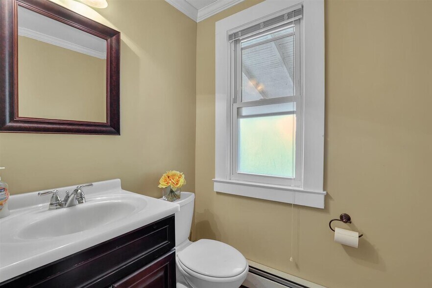 More Photos Of 36 School St, Glastonbury Office For Sale