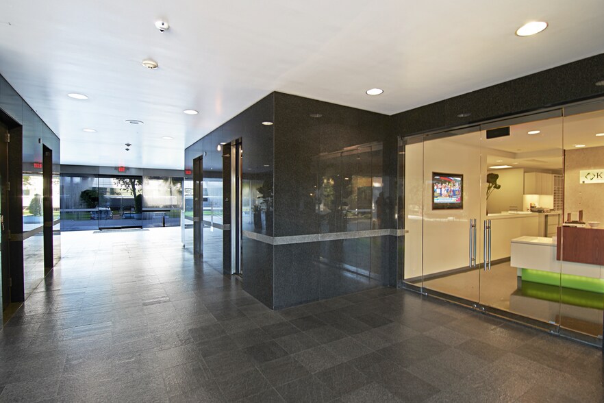 More Photos Of 5858 Westheimer Rd, Houston Office For Lease