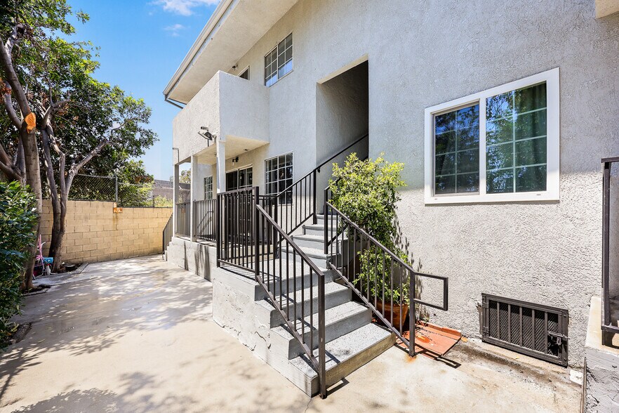 More Photos Of 2104 Mozart St, Los Angeles Apartments For Sale