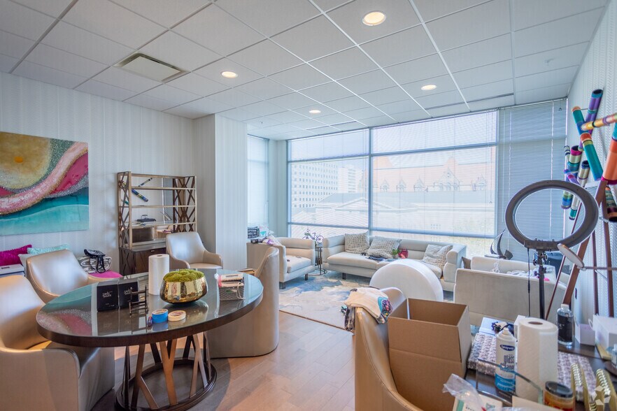 More Photos Of 655 Plum St, Cincinnati Office For Sale