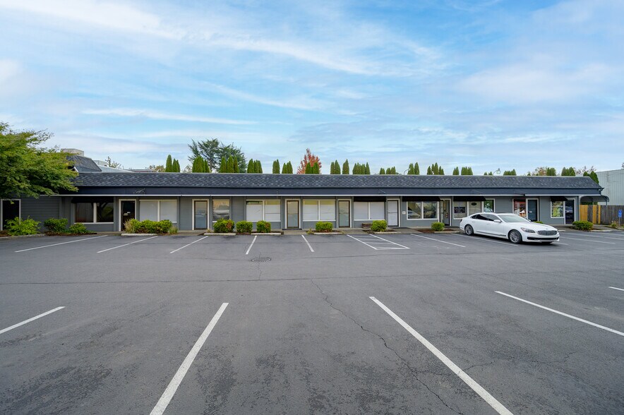 More Photos Of 2316 E Portland Rd, Newberg Storefront Retail Office For Sale