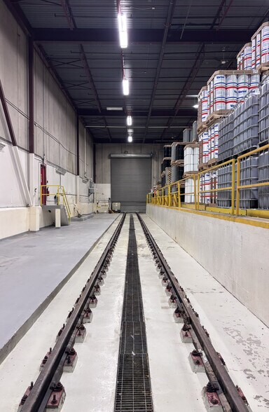 More Photos Of 99 Summerlea Rd, Brampton Distribution For Lease