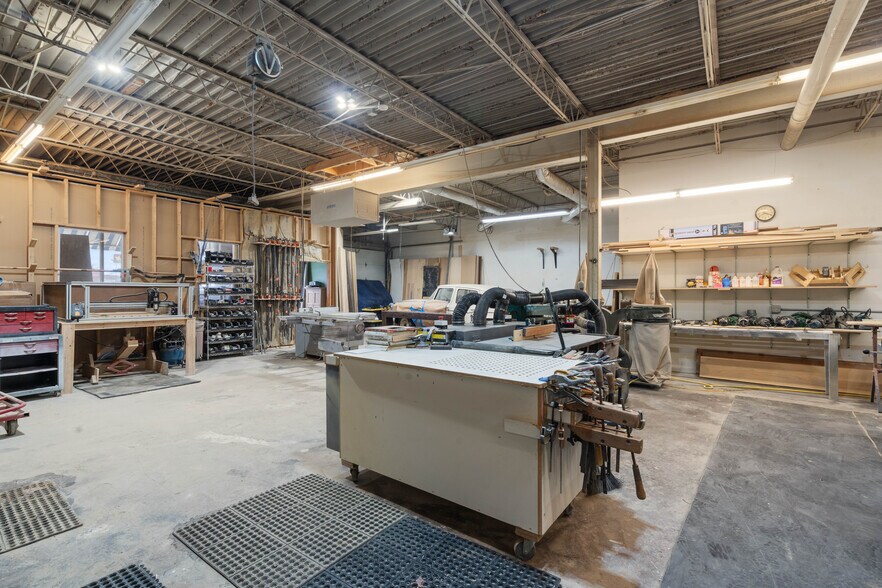 More Photos Of 1510 Hughitt Ave, Superior Manufacturing For Sale