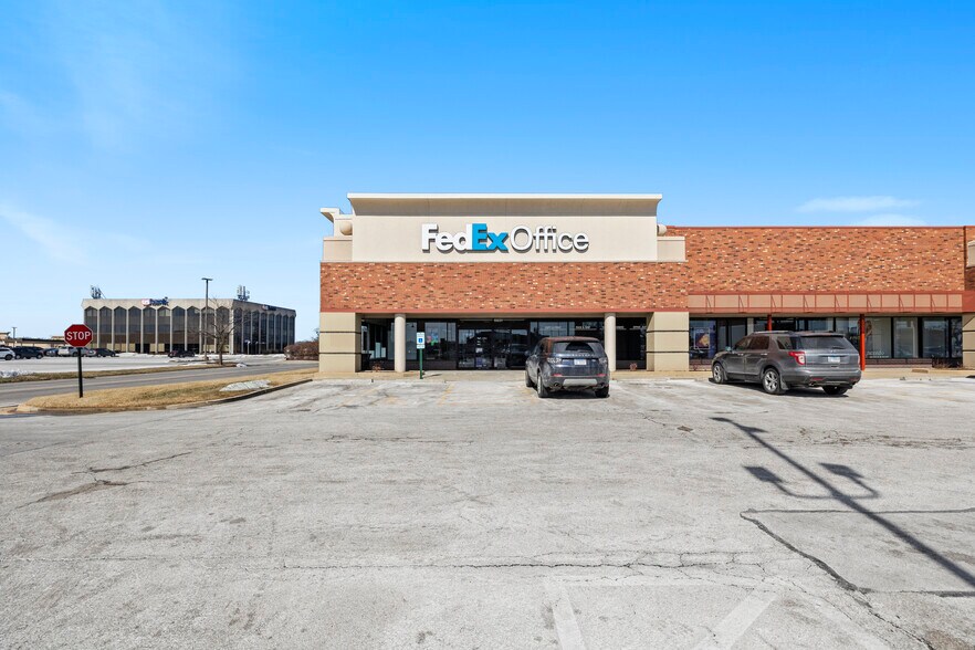 More Photos Of 6601-6621 N Illinois St, Fairview Heights Department Store For Sale