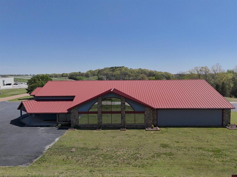 Primary Photo Of 25 Airport Rd, Flippin Lodge Meeting Hall For Sale