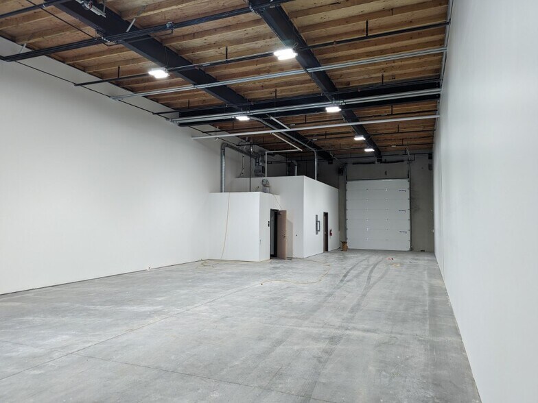 More Photos Of 6923 NW Friberg Strunk St, Camas Unknown For Lease