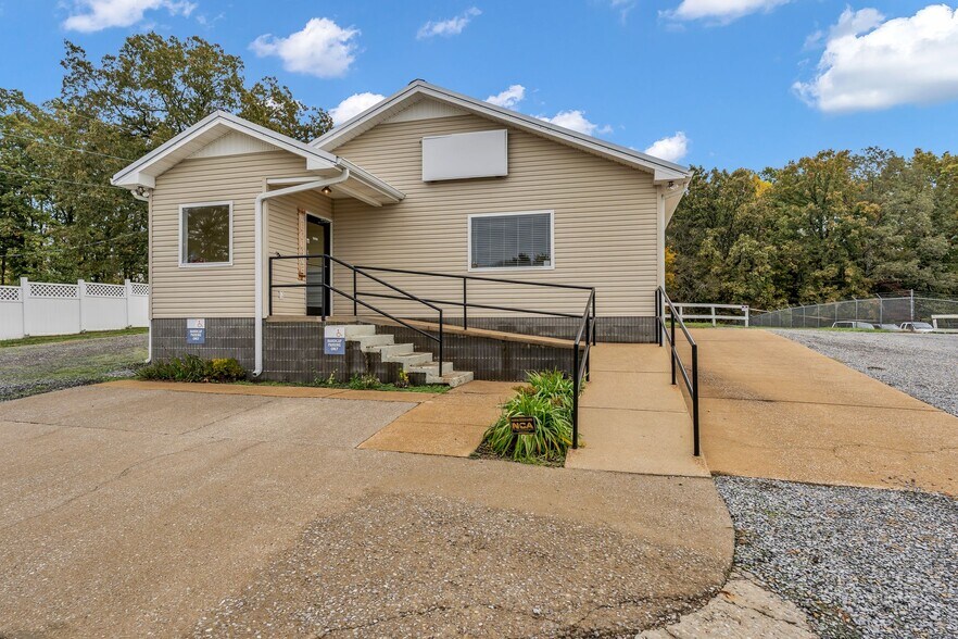 More Photos Of 4842 Highway 100, Lyles Restaurant For Lease