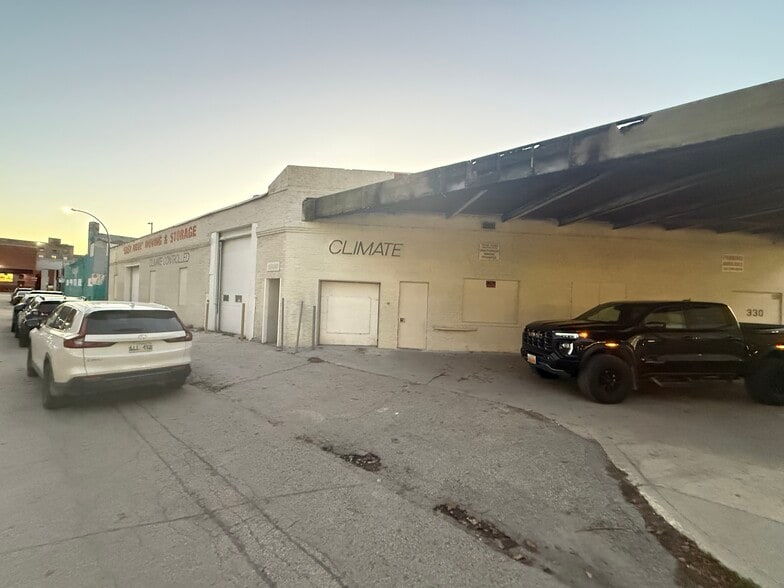 More Photos Of 330 Elgin Av, Winnipeg Industrial For Sale