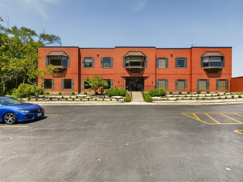 More Photos Of 721 E Madison St, Villa Park Medical For Lease