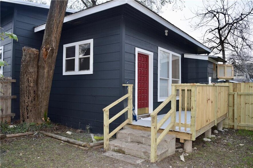 More Photos Of 607-611 Nelray Blvd, Austin Land For Sale