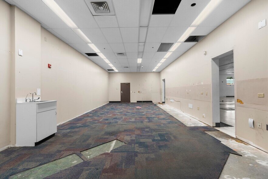 More Photos Of 1083 Boston Post Rd, Milford Drugstore For Lease