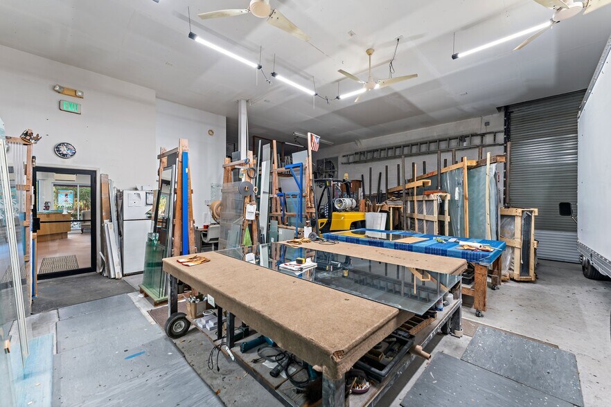 More Photos Of 620 N Old Dixie Hwy, Jupiter Manufacturing For Sale
