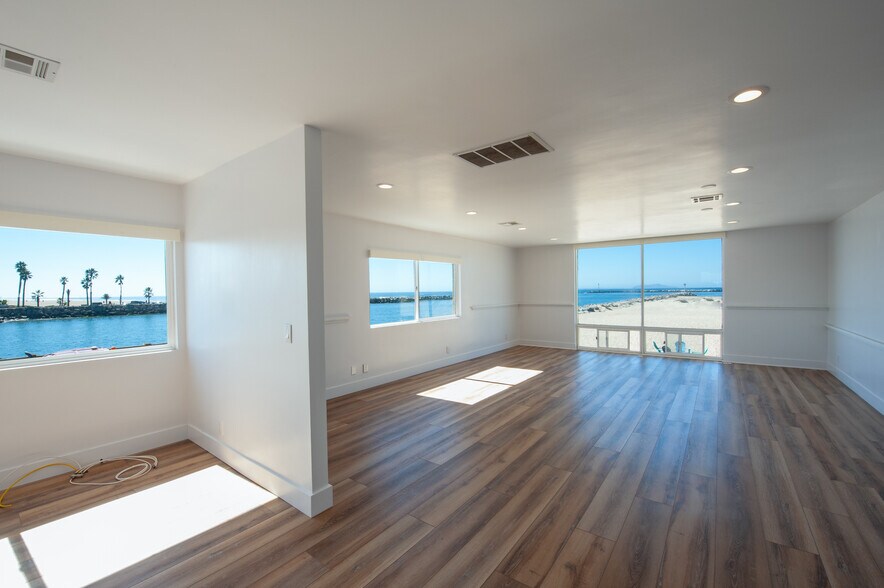 More Photos Of 2909 Ocean Dr, Oxnard Loft Creative Space For Lease
