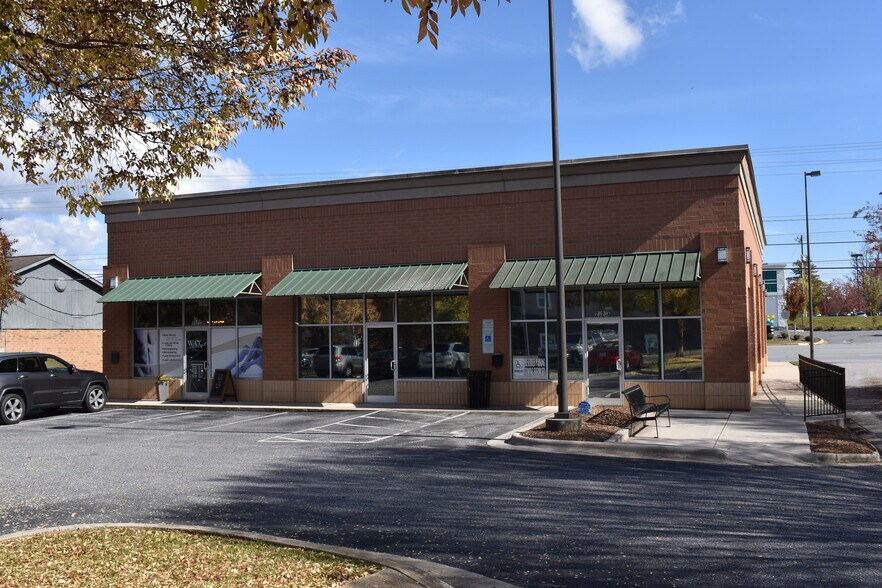 More Photos Of 2923 N Center St, Hickory Freestanding For Lease