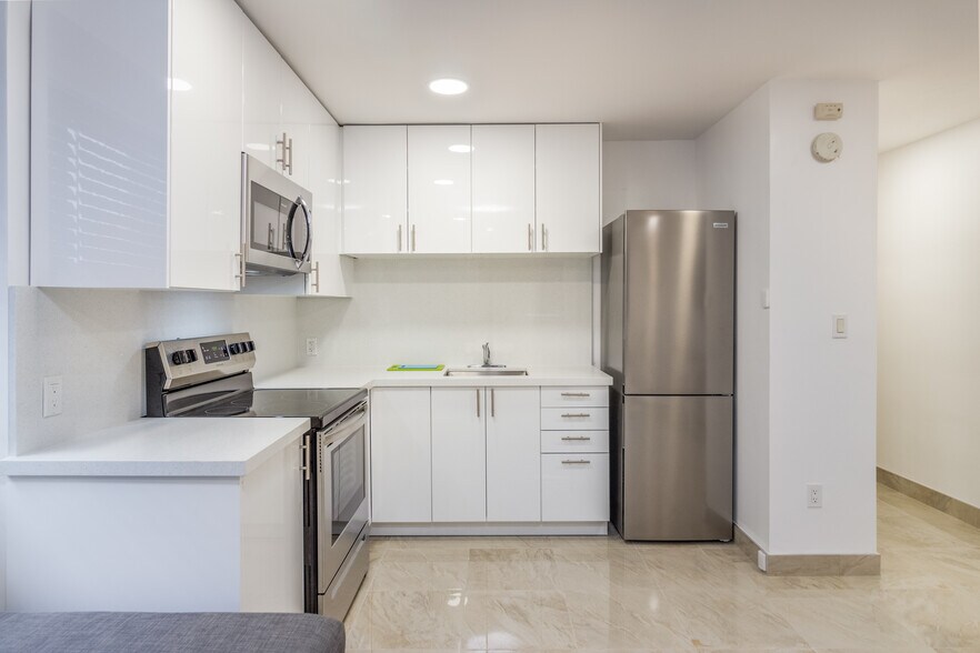 More Photos Of 2709 Lake Shore Dr, Toronto Apartments For Sale