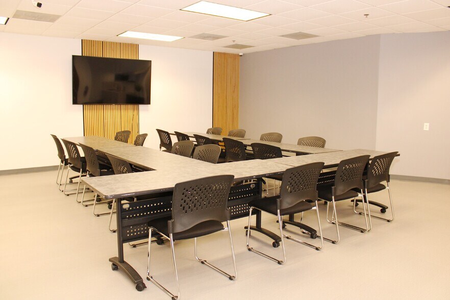 More Photos Of 7600 N 15th St, Phoenix Office For Lease