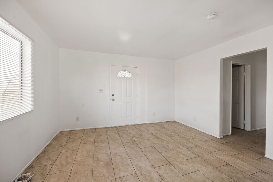 More Photos Of 8925 Broadway, Los Angeles Apartments For Sale