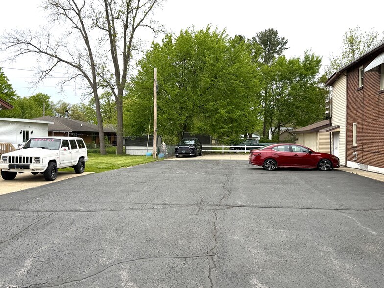 More Photos Of 900 Blackhawk Blvd, South Beloit Multifamily For Sale