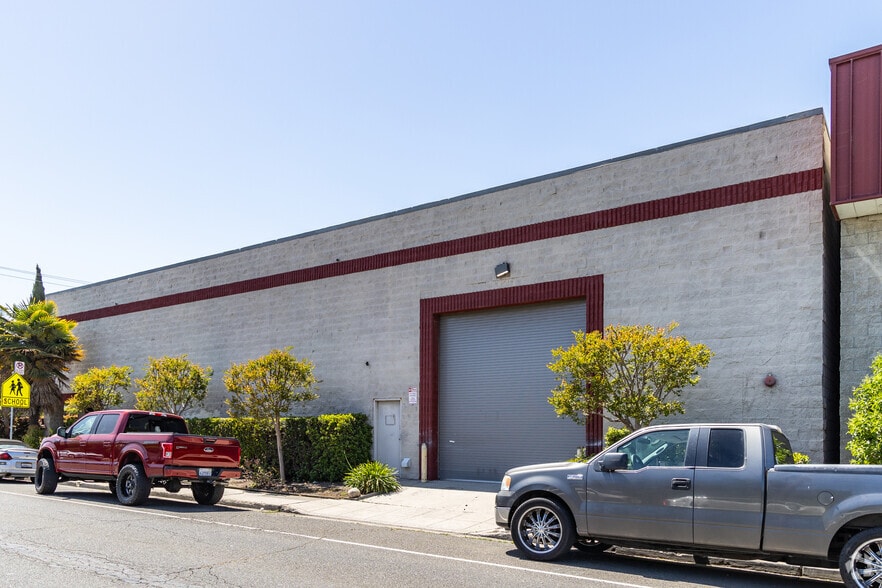 More Photos Of 2985 Fair Oaks Ave, Redwood City Warehouse For Lease