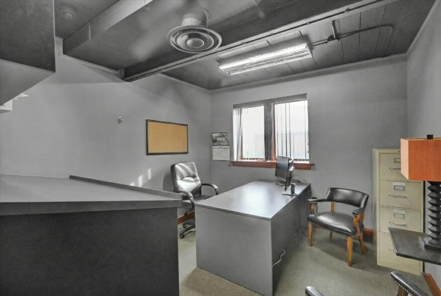 More Photos Of 426 Warren St, Reading Office For Sale