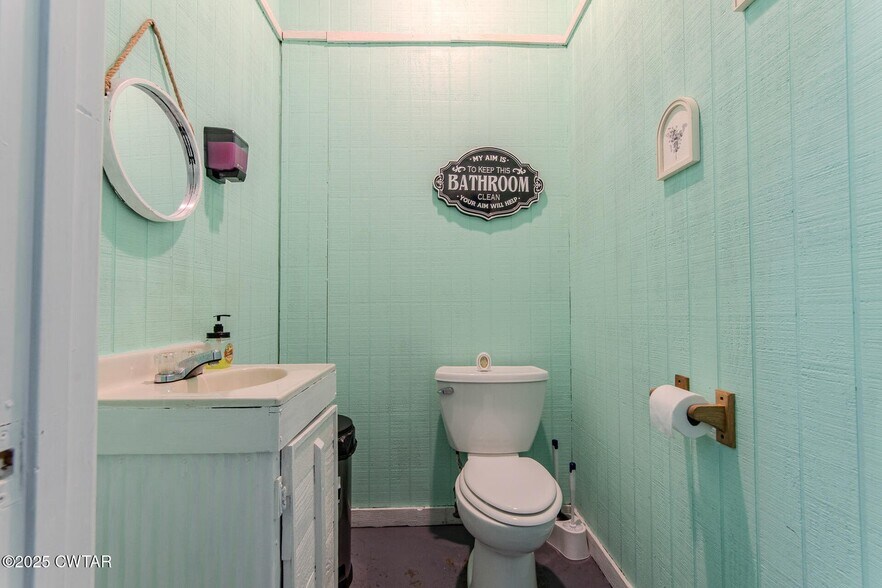 More Photos Of 225 N Front St, Halls General Retail For Sale