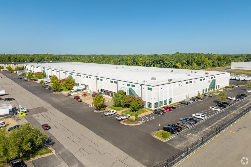 More Photos Of 11800-11900 N Lakeridge Pky, Ashland Distribution For Lease