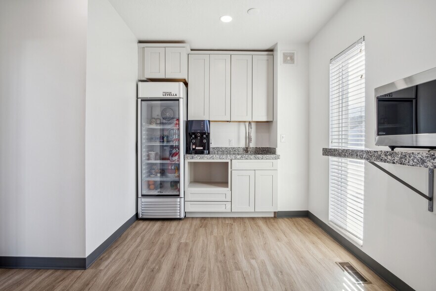 More Photos Of 940 N 400 E, North Salt Lake Office For Sale