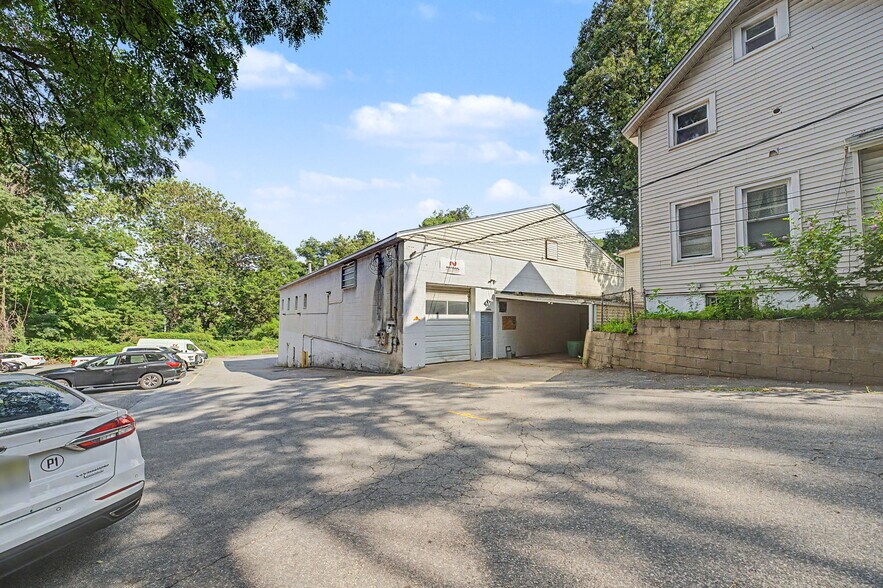 More Photos Of 23 Malcolm St, Morristown Industrial For Sale
