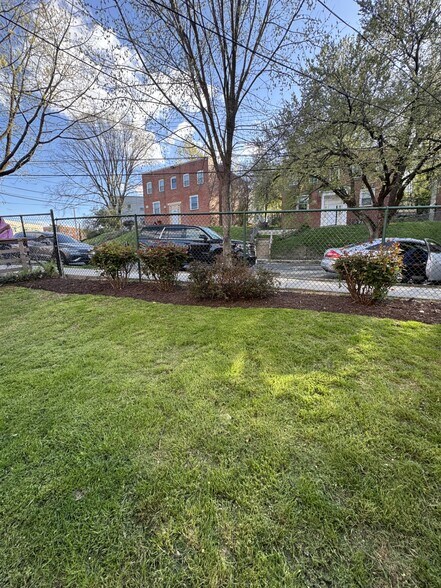 More Photos Of 3130 Buena Vista Ter SE, Washington Apartments For Sale