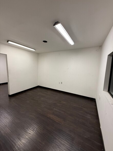 More Photos Of 6917-6921 Valjean Ave, Van Nuys Showroom For Lease