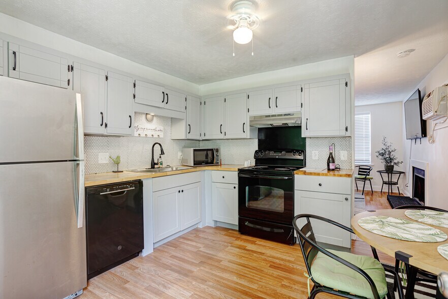 More Photos Of 200-208 E Palestine Ave, Madison Apartments For Sale